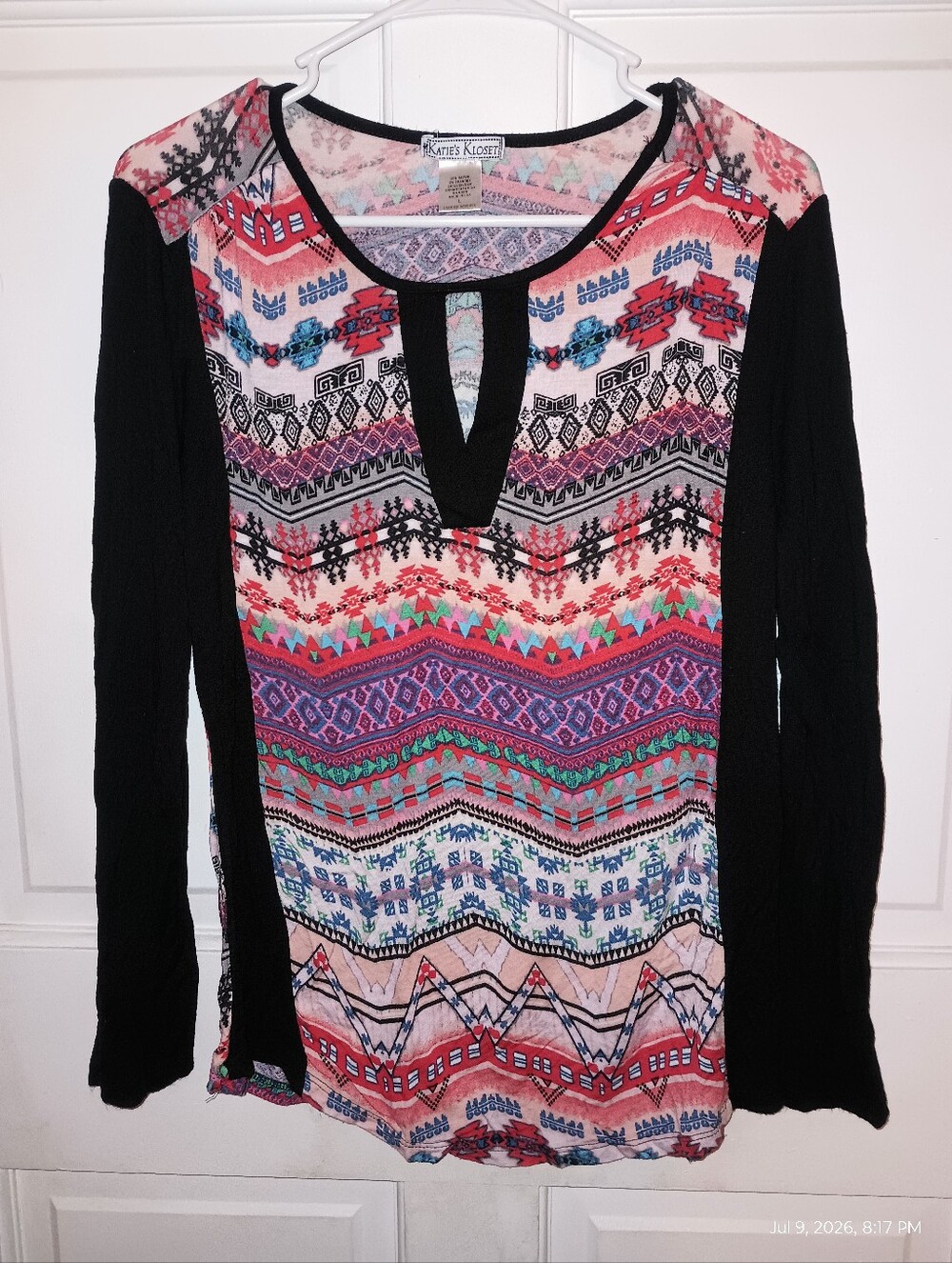 Katie's Kloset Multicolor Patterned Long Sleeve Top with Black Sleeves Size L
